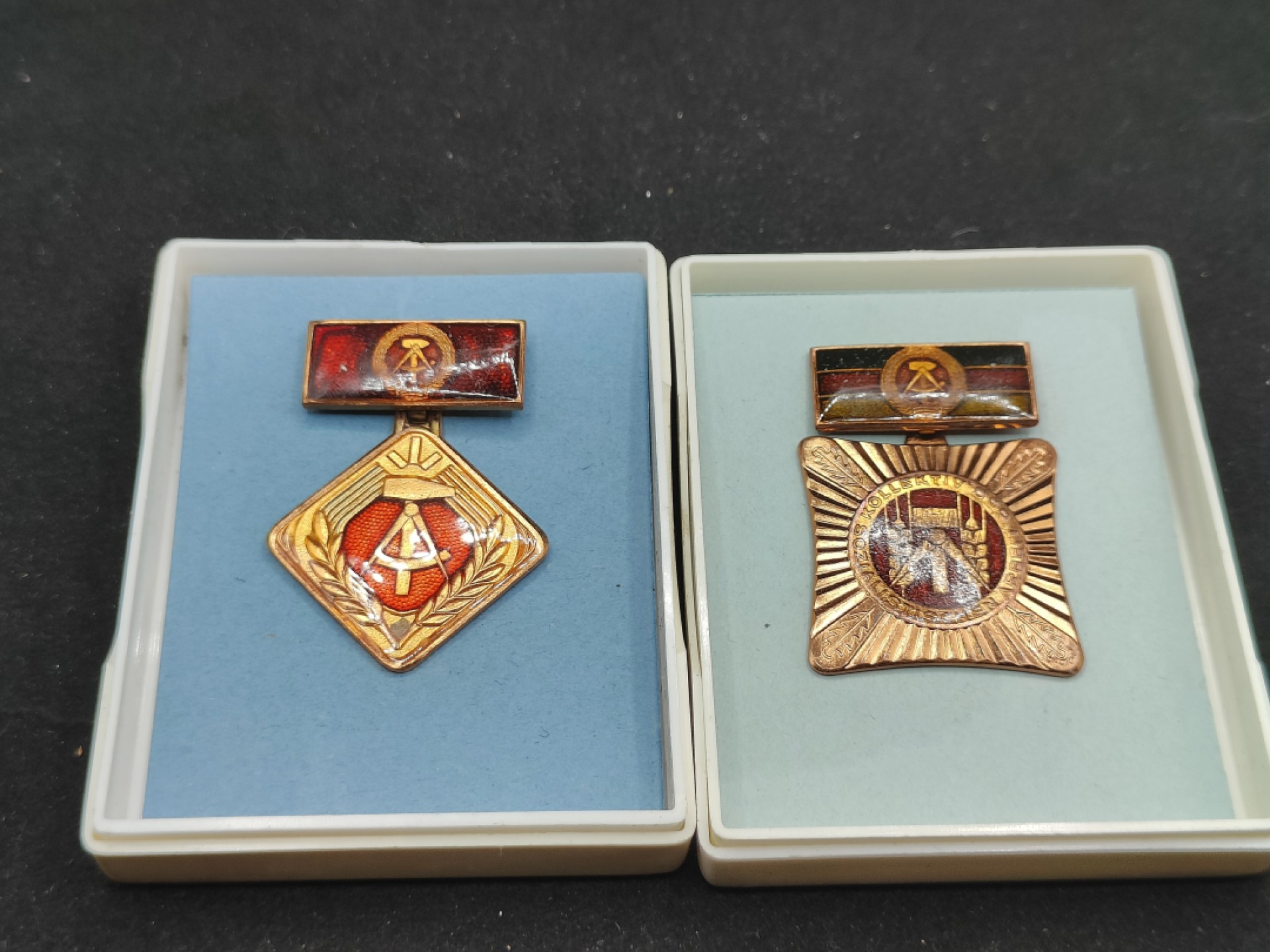 全场0元起拍 第62期 咸鱼国勋章拍卖专场 6月7日（周三）下午6：00开始 东德劳动奖章两个带盒