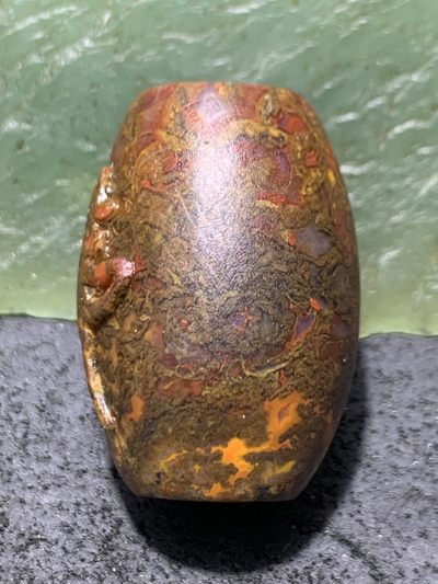 精美草花纹战国红玛瑙亚光风化纹手工雕刻佛字桶珠一颗！ 精美草花纹战国红玛瑙亚光风化纹手工雕刻佛字桶珠一颗！