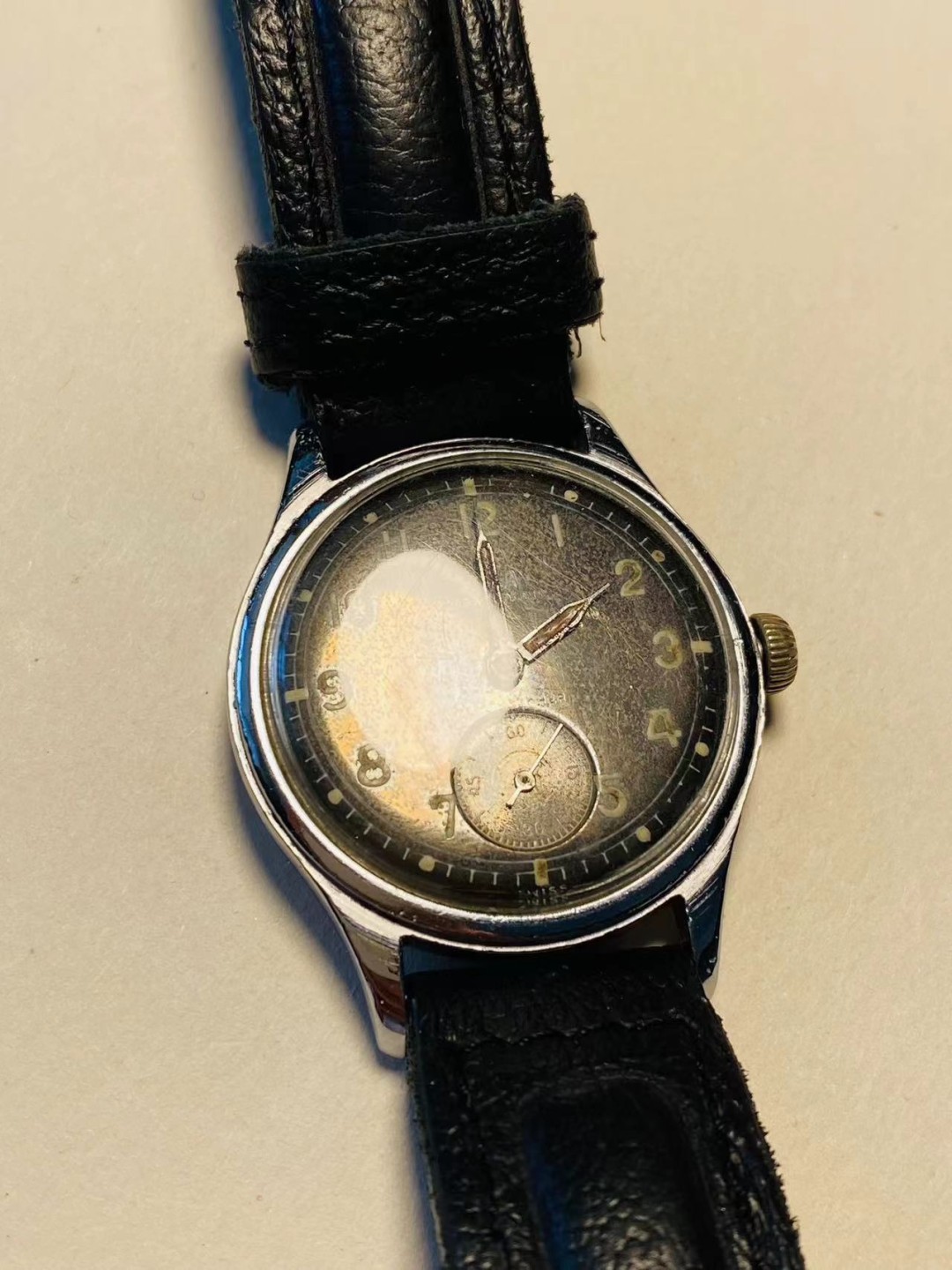 阿娜斯塔西娅军事题材拍卖 二战德国军官手表 瑞士gala制作 后打国防军dh标 上发条可以，但走时需修理可正常运作 表带齐全 较稀少