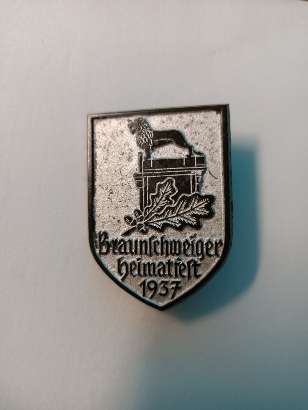 阿娜斯塔西娅军事题材拍卖 德三1937布伦瑞克音乐节纪念很有趣的1937年民间小徽章。