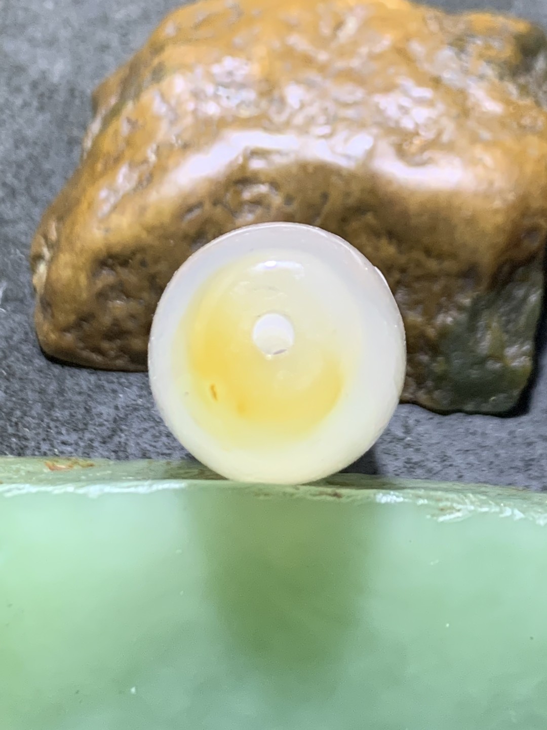 精美高玉化海洋玉髓手工雕刻佛字大桶珠一个