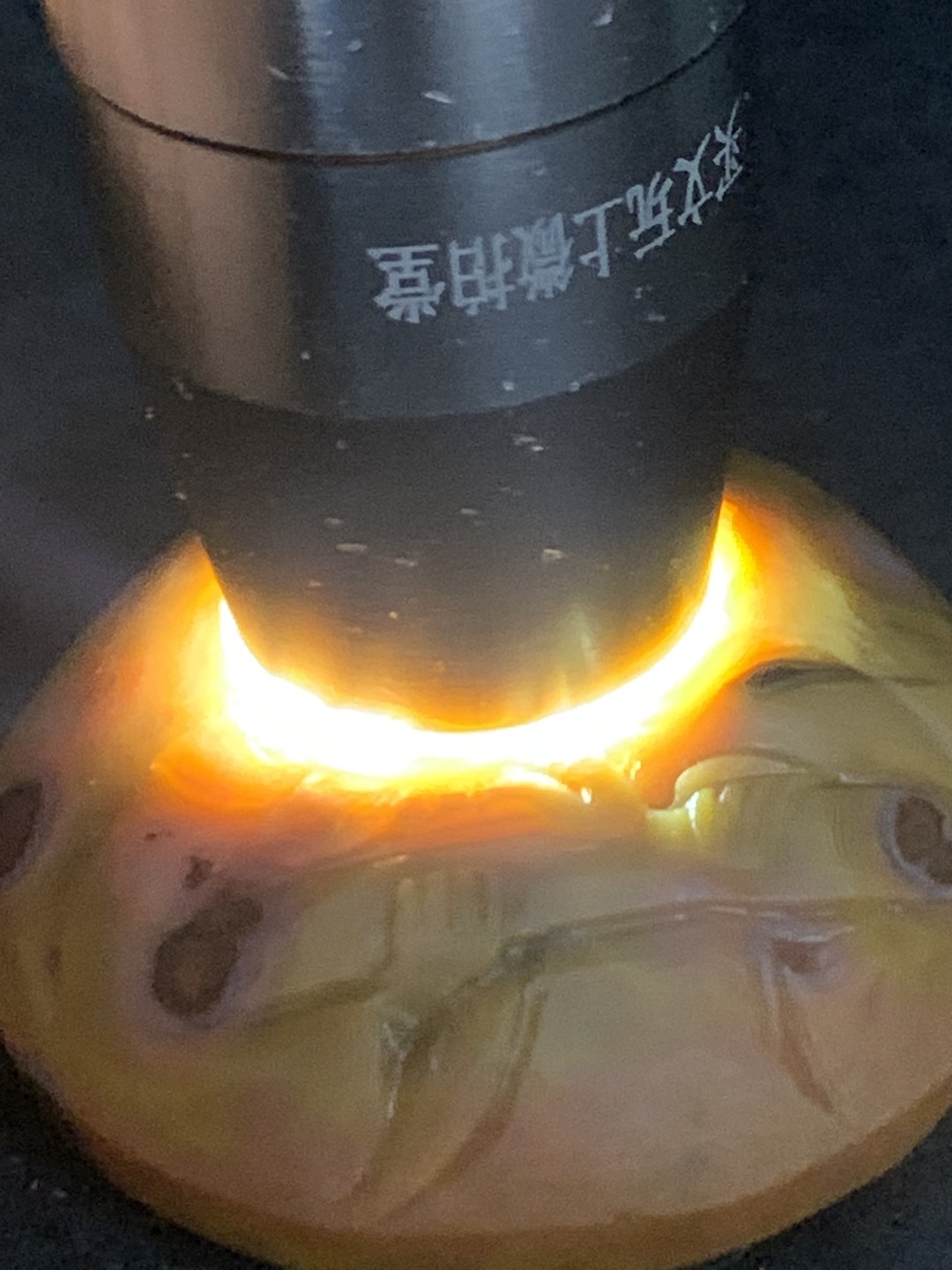 精美亚光天眼纹战国红玛瑙巧雕齐天大圣孙悟空吊坠一个！
