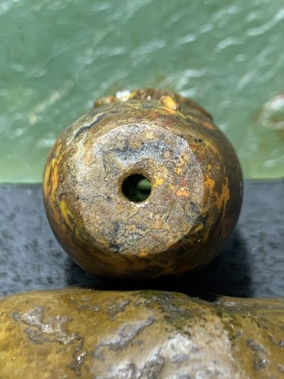 精美草花纹战国红玛瑙亚光风化纹手工雕刻佛字桶珠一颗！ 精美草花纹战国红玛瑙亚光风化纹手工雕刻佛字桶珠一颗！