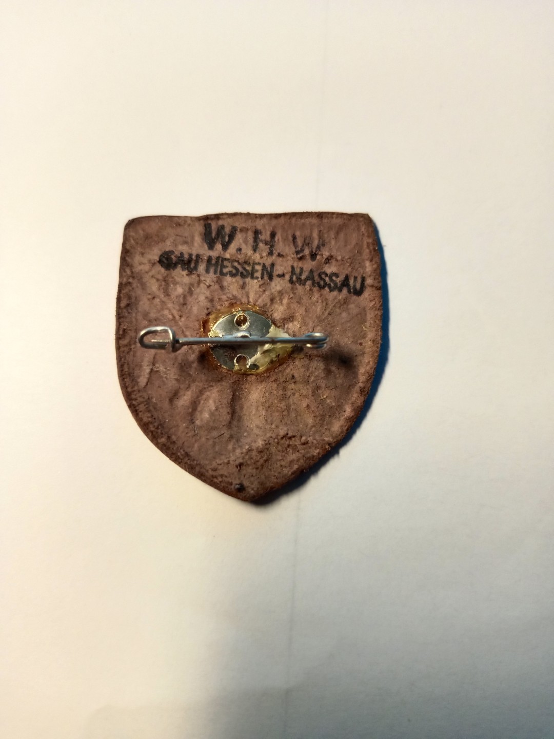 阿娜斯塔西娅军事题材拍卖 魏玛至德三奥芬巴克皮质小徽章后带标