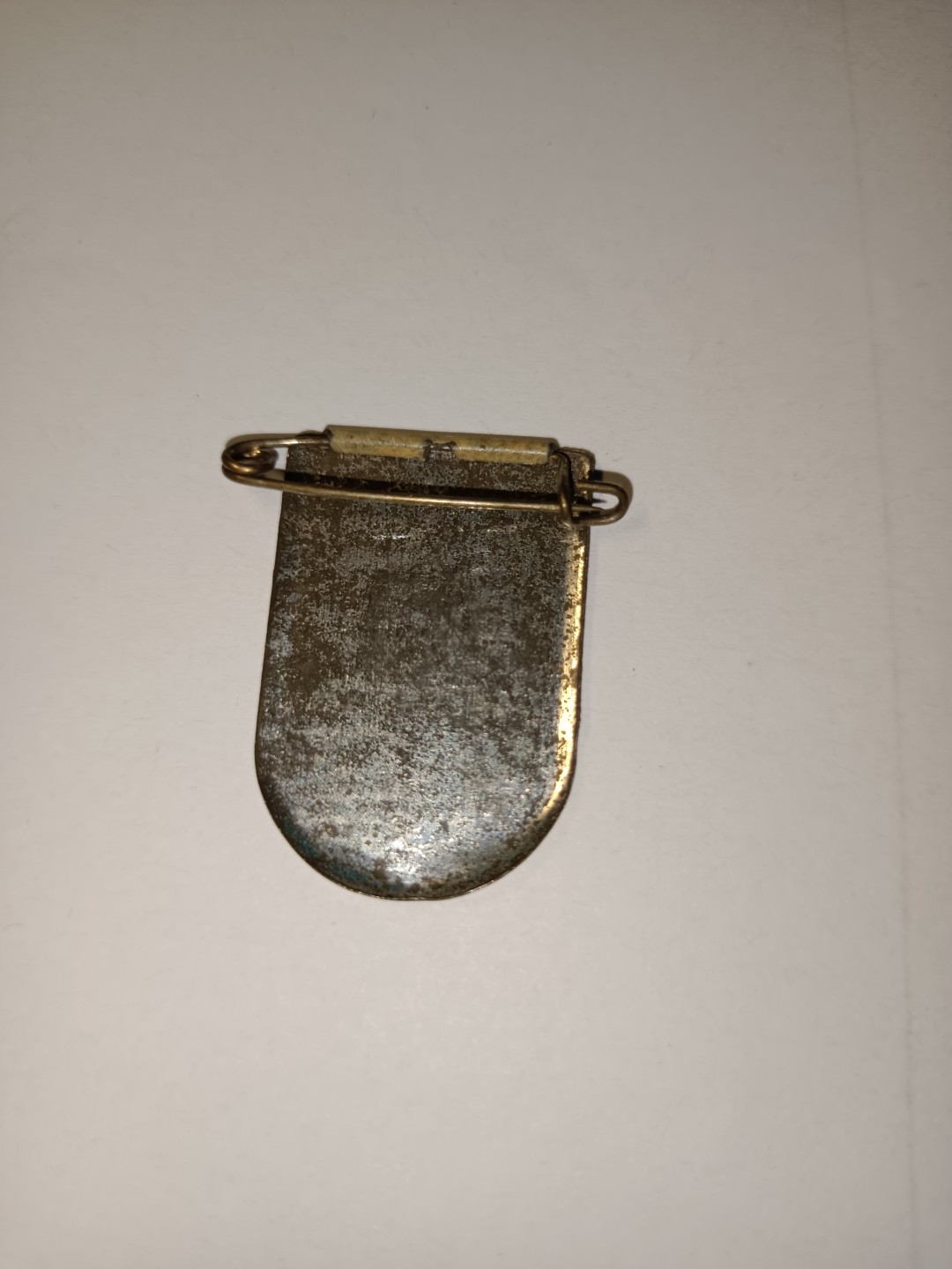 阿娜斯塔西娅军事题材拍卖 德国1933到1934年ddr小铁牌章品好，别针完好