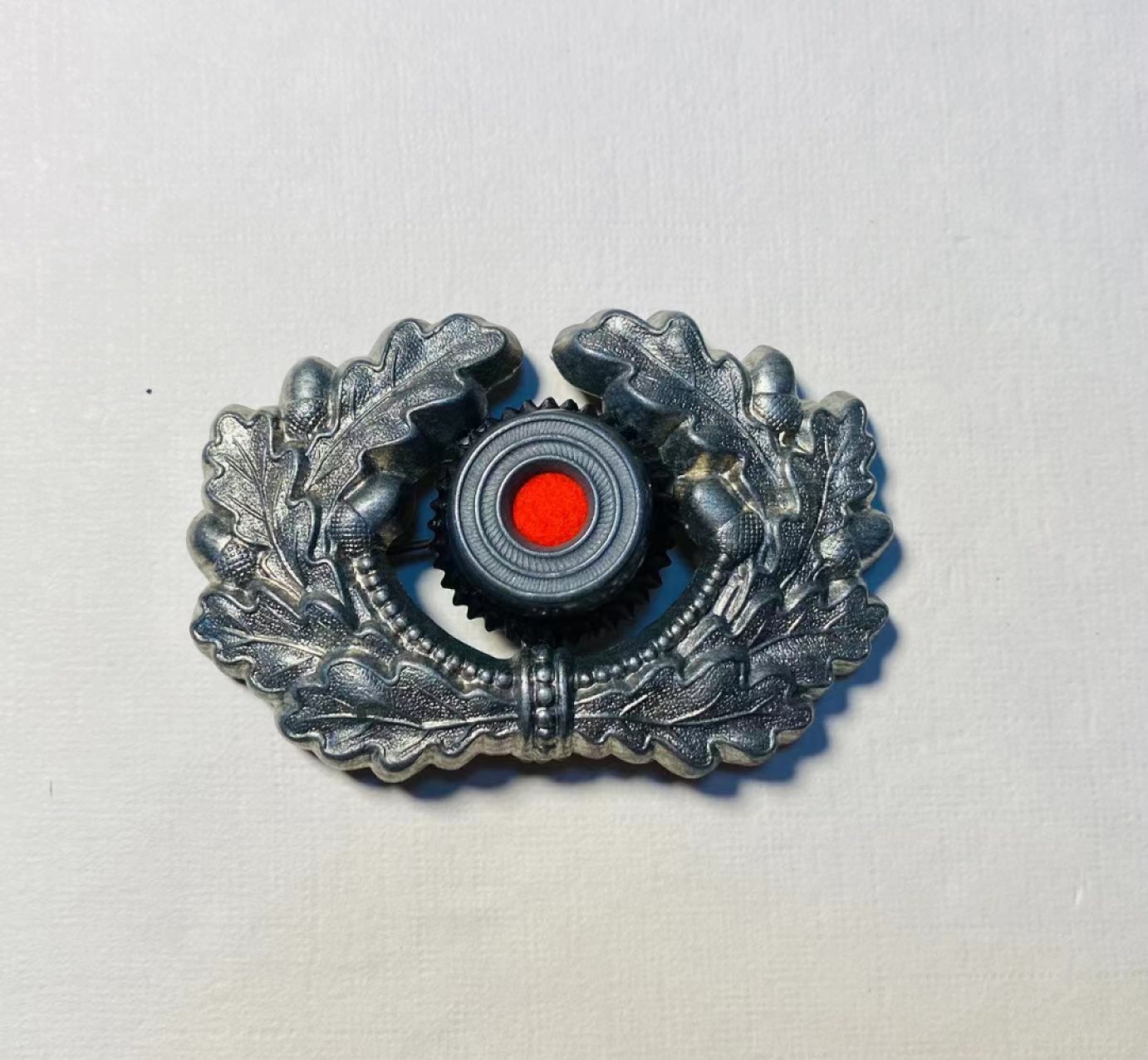 阿娜斯塔西娅军事题材拍卖 二战德国国防军军官帽徽1 好品，插针齐全，锌制