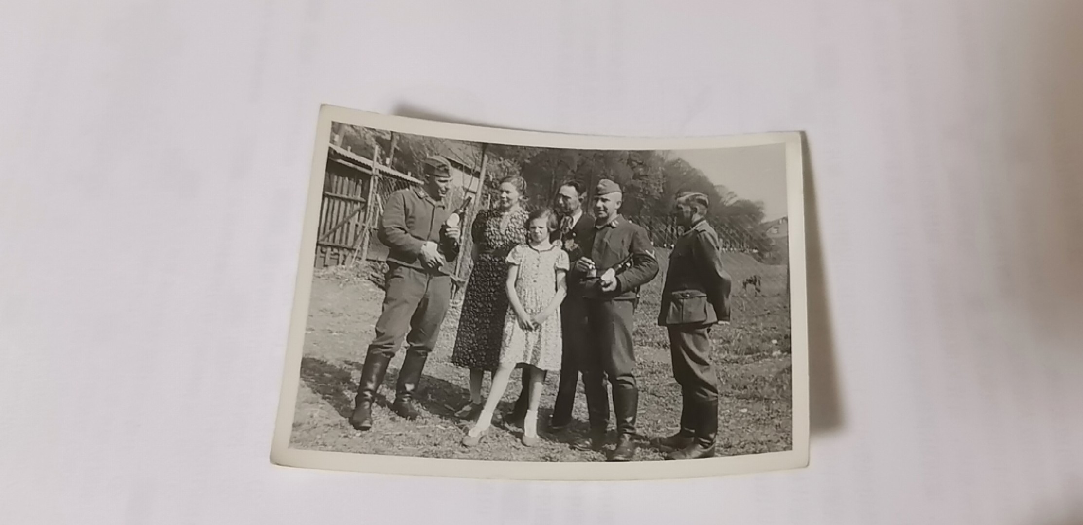 阿娜斯塔西娅军事题材拍卖 德国原品士兵和女性集体照，非明信片，原版照片