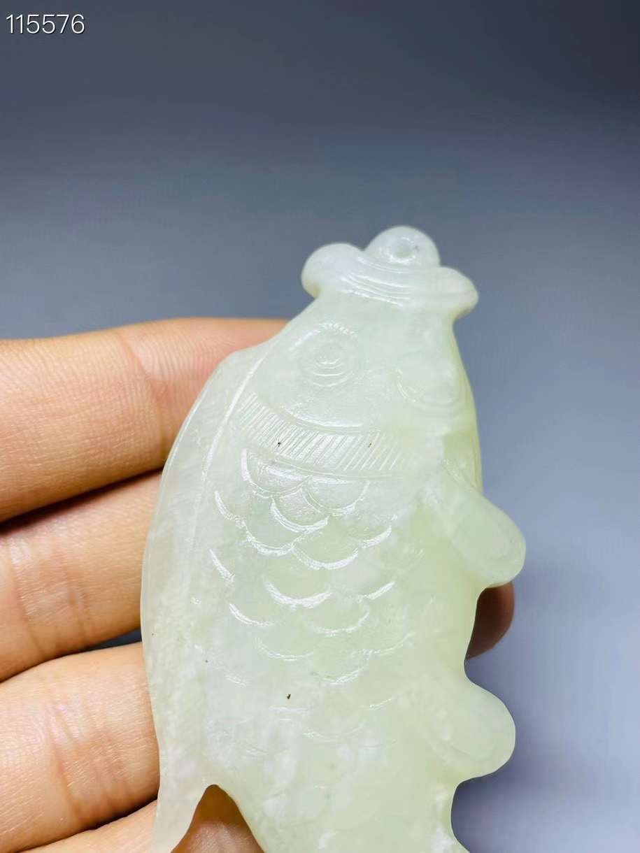 旧藏●精雕和田玉鱼形手把件