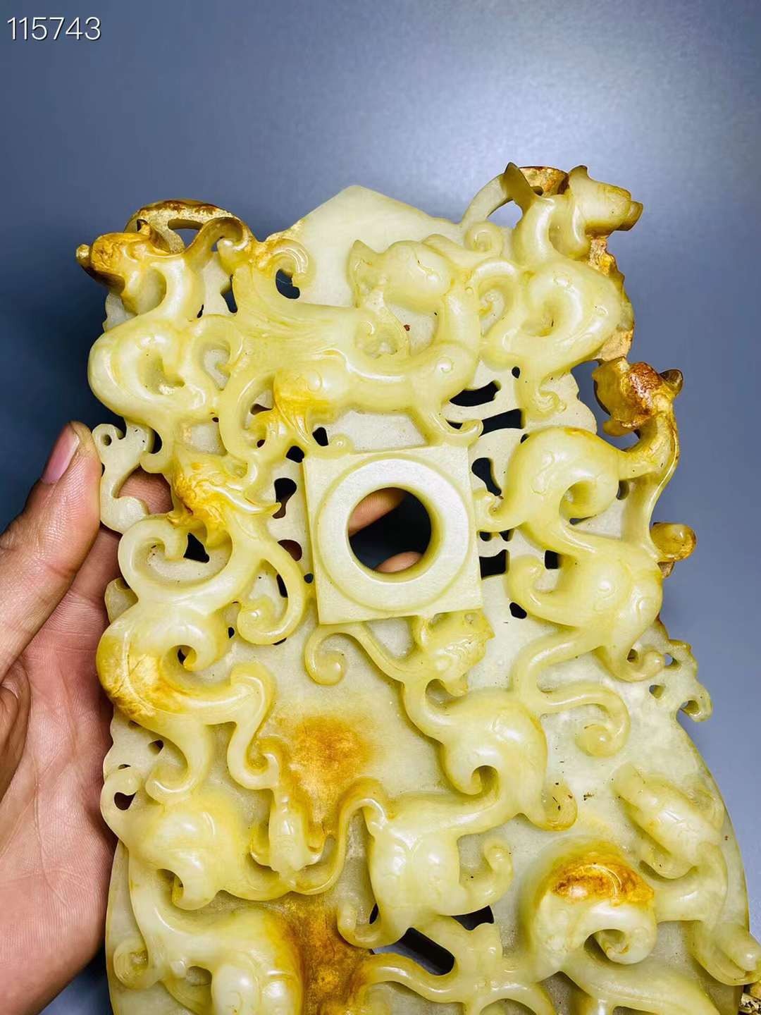 旧藏●精品和田玉浮雕玉璧两连章
