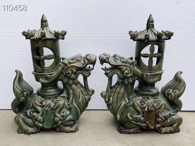 旧藏●越窑青瓷浮雕龙形灯台一对 旧藏●越窑青瓷浮雕龙形灯台一对