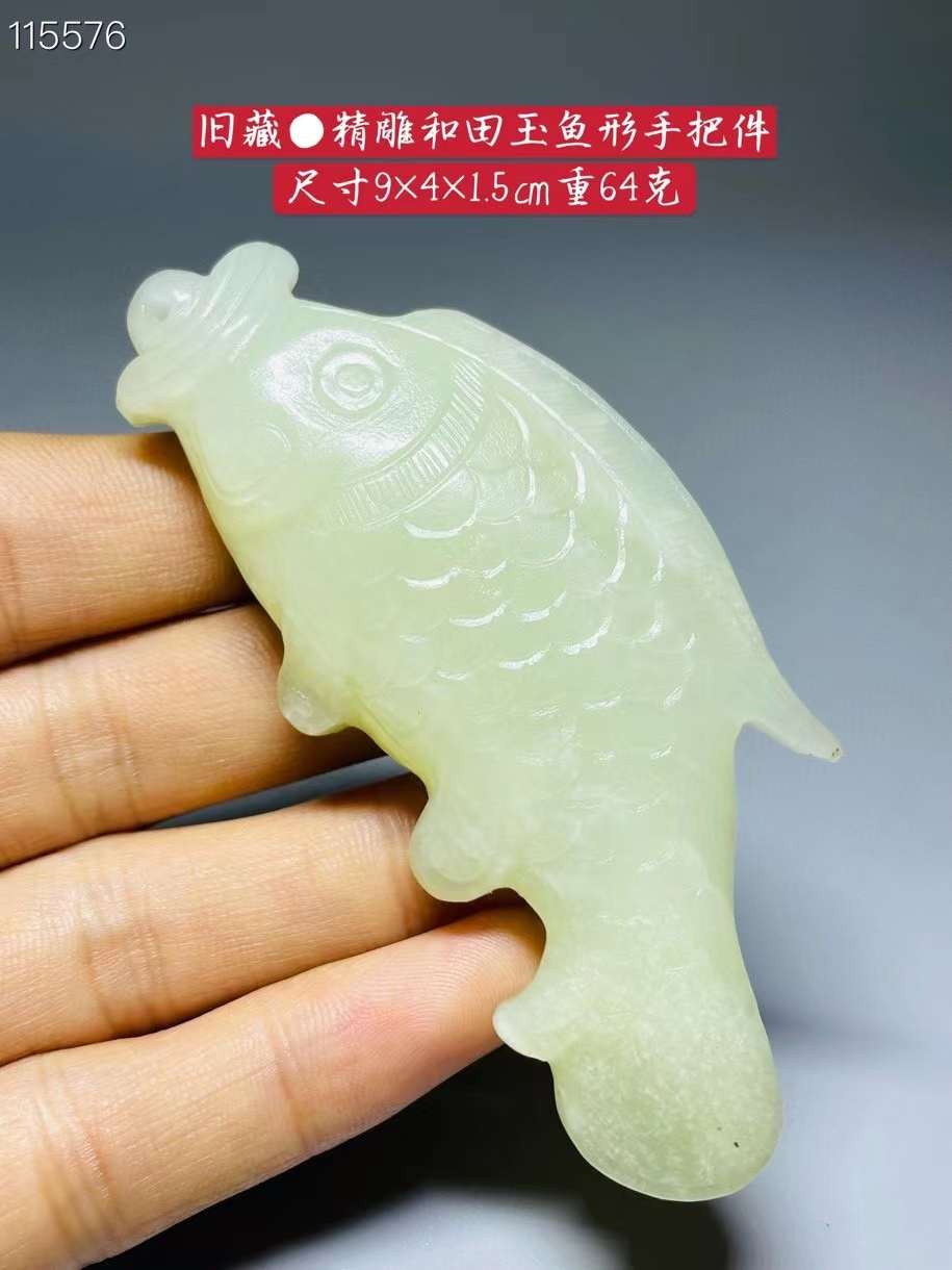旧藏●精雕和田玉鱼形手把件