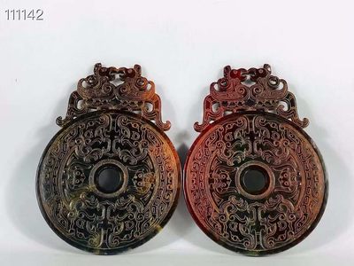 旧藏●精美高古玉精雕玉璧一对 旧藏●精美高古玉精雕玉璧一对