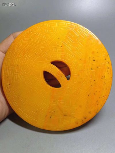 旧藏●精品和田黄玉精雕龙纹玉璧 旧藏●精品和田黄玉精雕龙纹玉璧