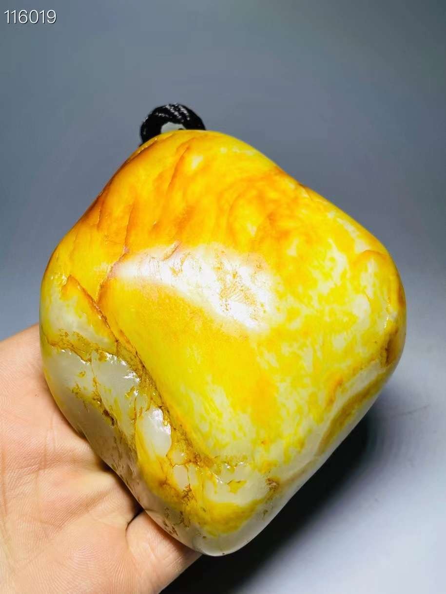 旧藏●精品和田玉籽料精雕手把件