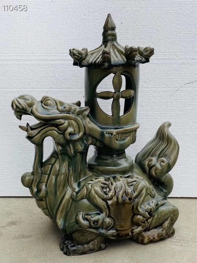 旧藏●越窑青瓷浮雕龙形灯台一对 旧藏●越窑青瓷浮雕龙形灯台一对