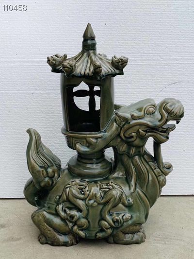 旧藏●越窑青瓷浮雕龙形灯台一对 旧藏●越窑青瓷浮雕龙形灯台一对