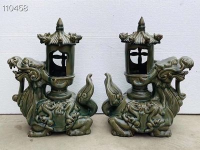 旧藏●越窑青瓷浮雕龙形灯台一对 旧藏●越窑青瓷浮雕龙形灯台一对