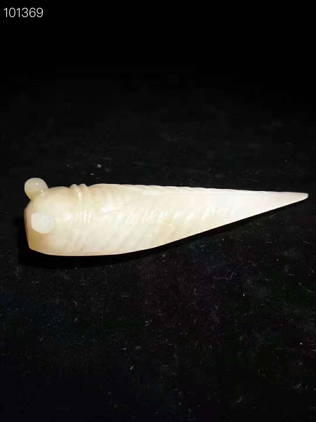 精雕天然和田玉金蝉手把件