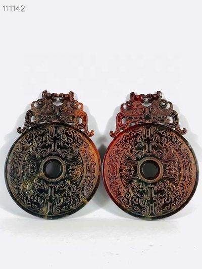 旧藏●精美高古玉精雕玉璧一对 旧藏●精美高古玉精雕玉璧一对