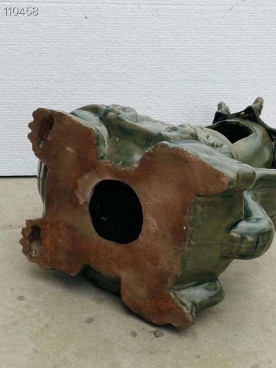 旧藏●越窑青瓷浮雕龙形灯台一对 旧藏●越窑青瓷浮雕龙形灯台一对