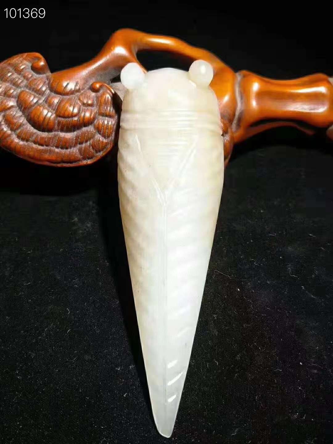 精雕天然和田玉金蝉手把件
