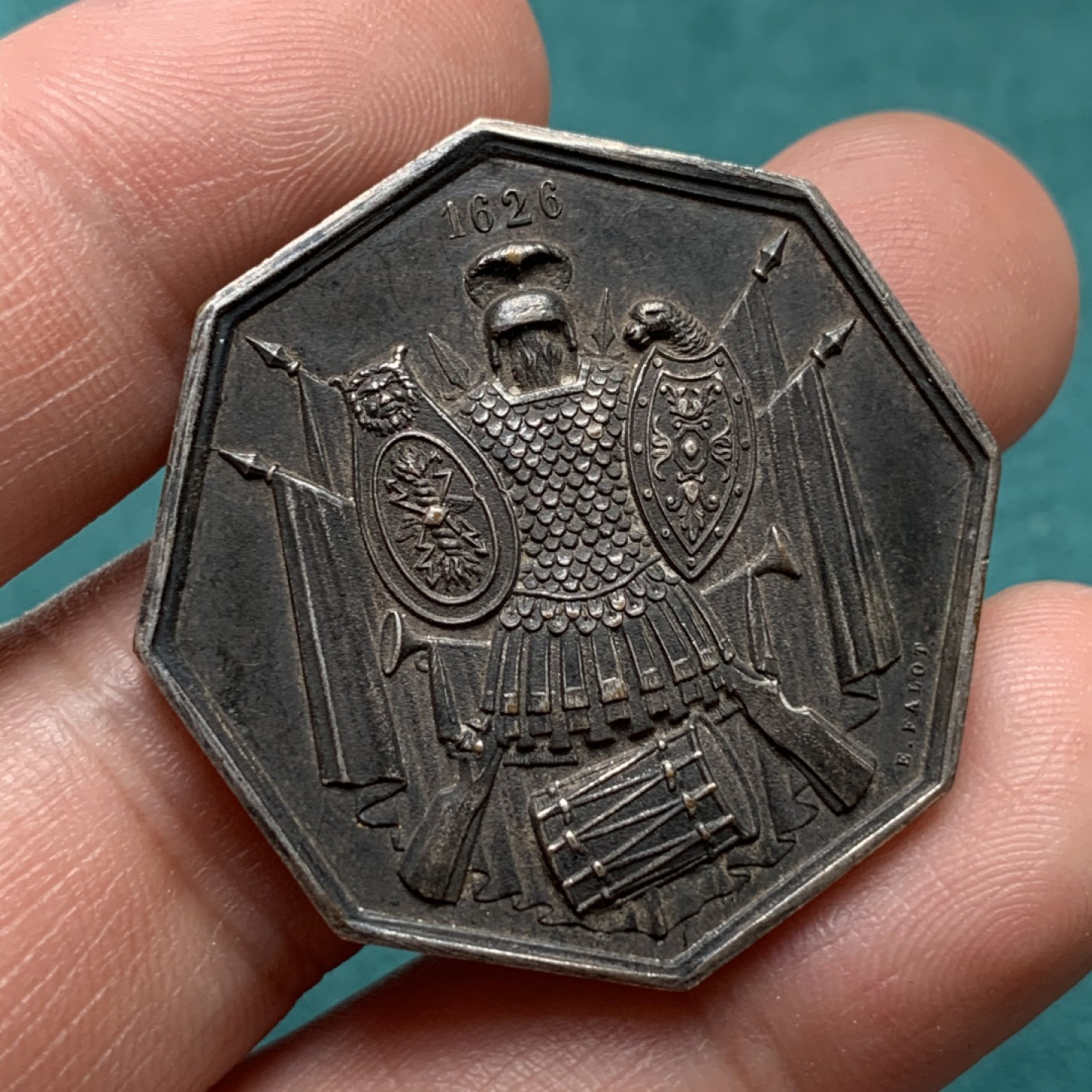 《竞宝斋》第172场-周日，周一2场 (全场包邮) 法国1866年射击节八角代用镀银铜代币，稀见 对边直径33.5mm，重量14.94g