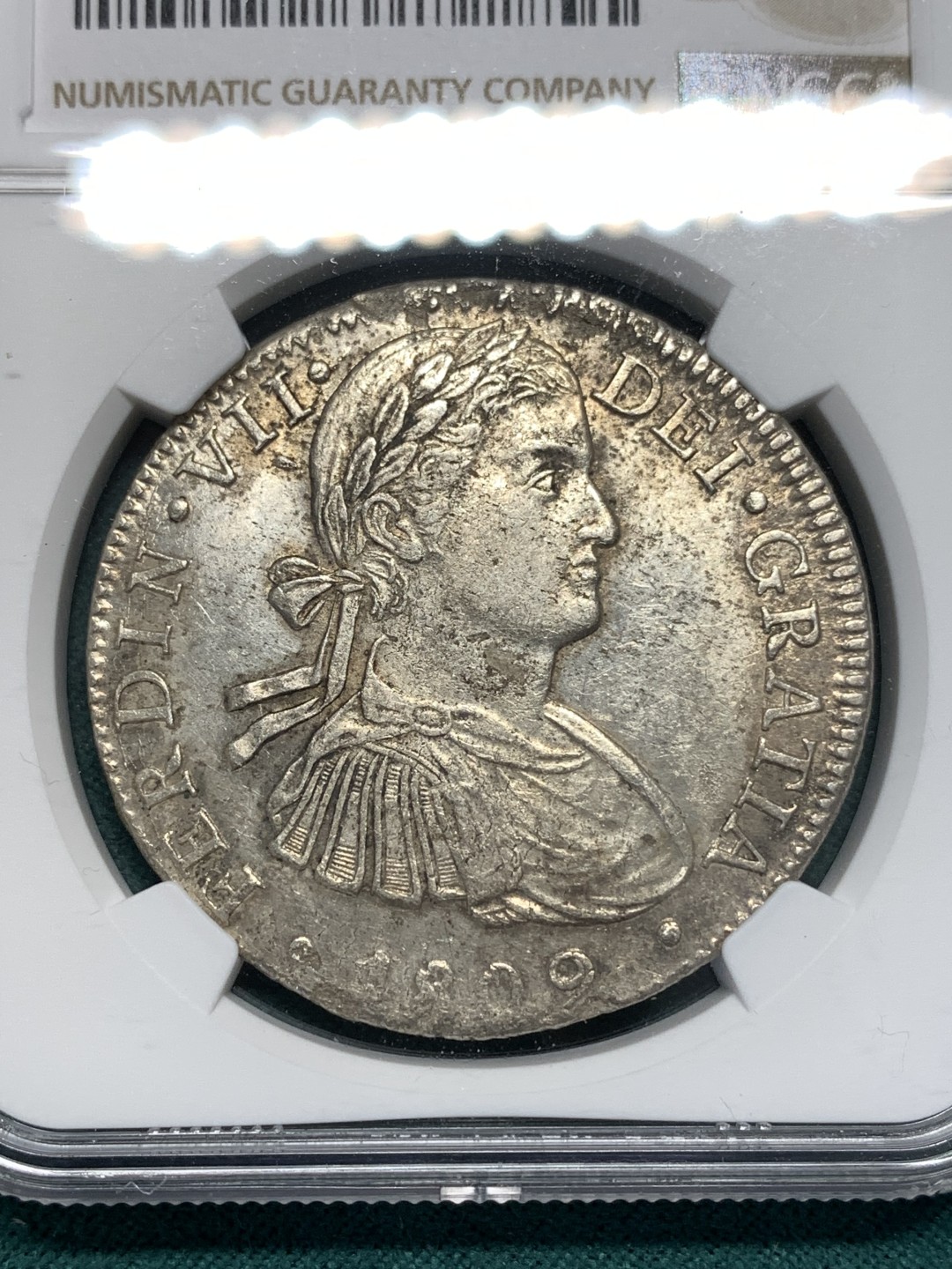 《竞宝斋》第172场-周日，周一2场 (全场包邮) NGC AU58 墨西哥 1809 费七 戎装版 臆造头像 过度年份 双柱大银币 细节深打不错