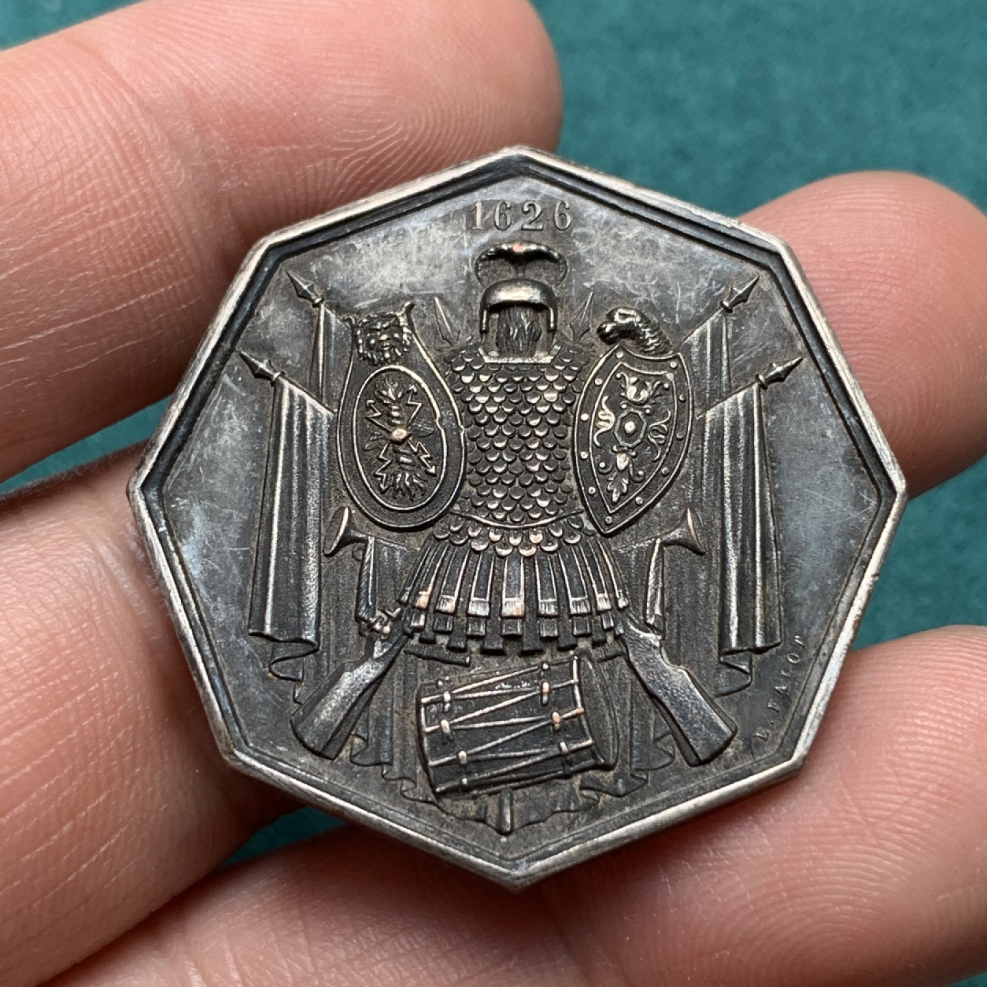 《竞宝斋》第172场-周日，周一2场 (全场包邮) 法国1866年射击节八角代用镀银铜代币，稀见 对边直径33.5mm，重量14.94g