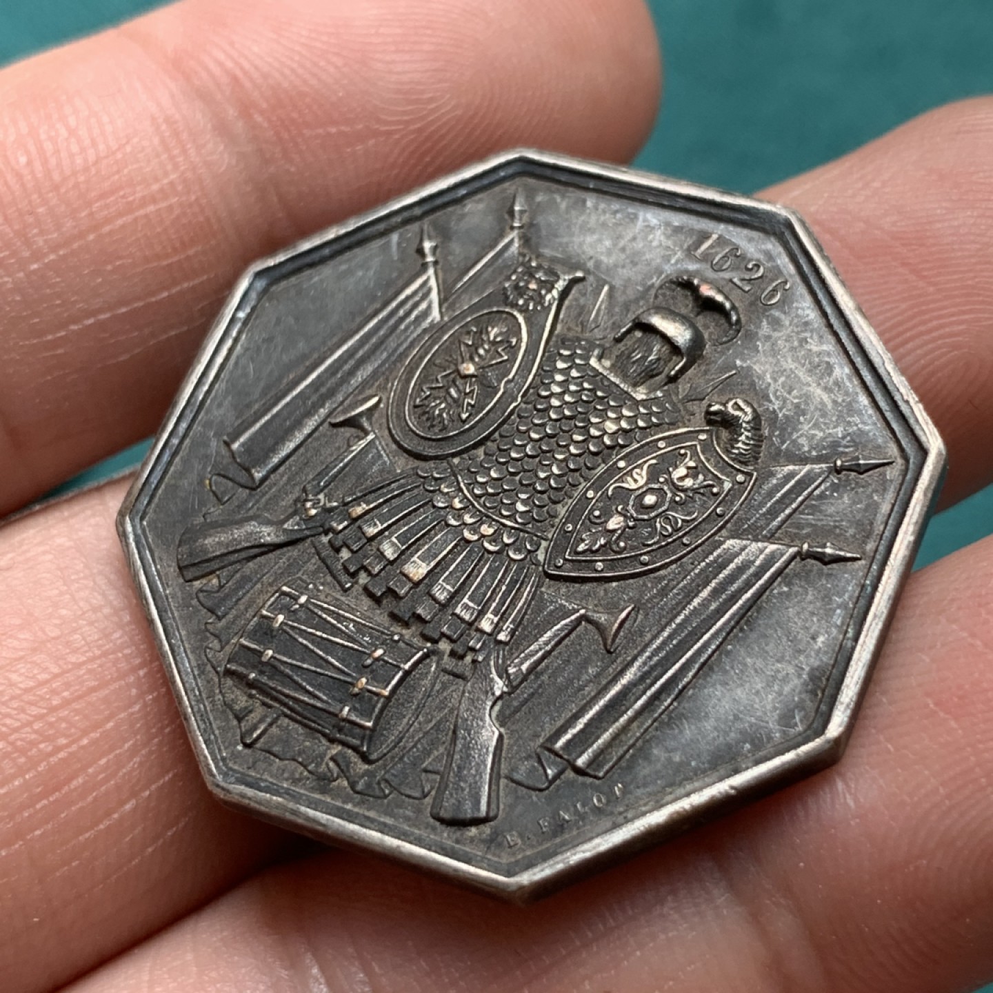 《竞宝斋》第172场-周日，周一2场 (全场包邮) 法国1866年射击节八角代用镀银铜代币，稀见 对边直径33.5mm，重量14.94g