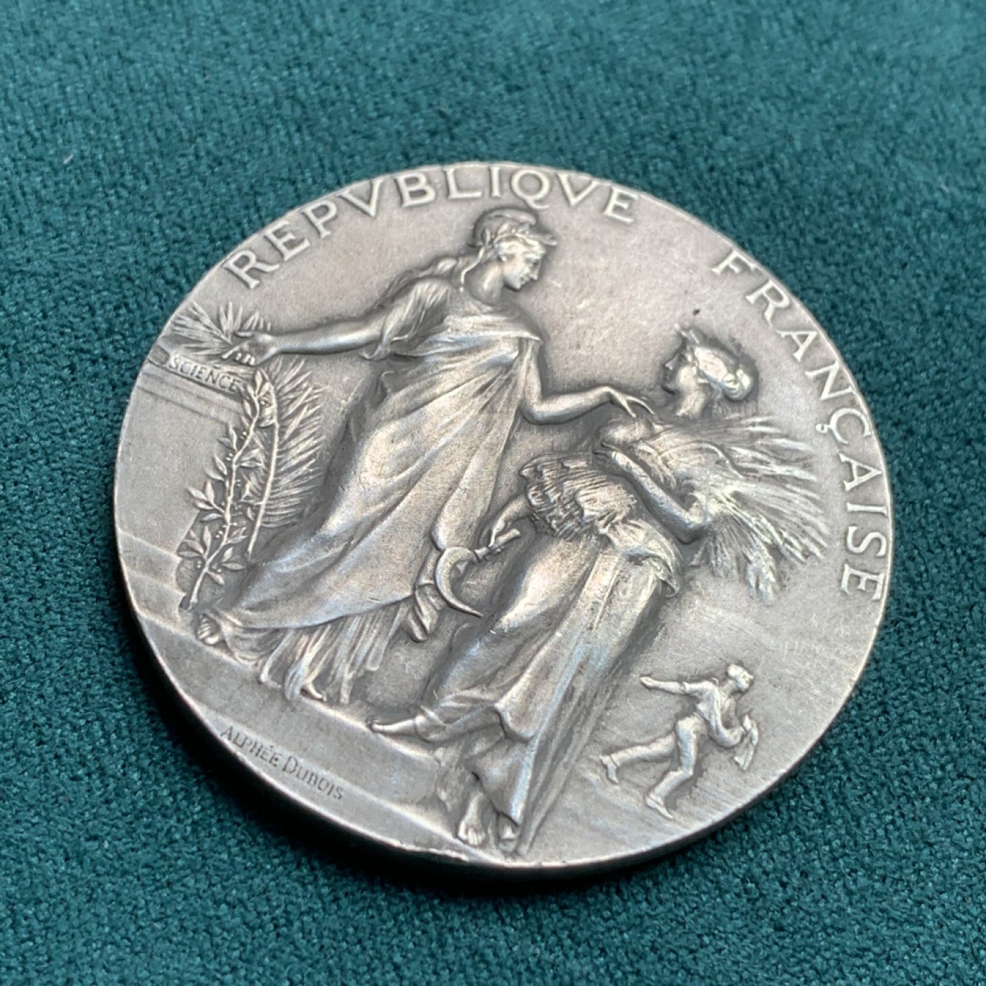 《竞宝斋》第172场-周日，周一2场 (全场包邮) 法国 1926 丰收女神 银章 41mm 37.7克