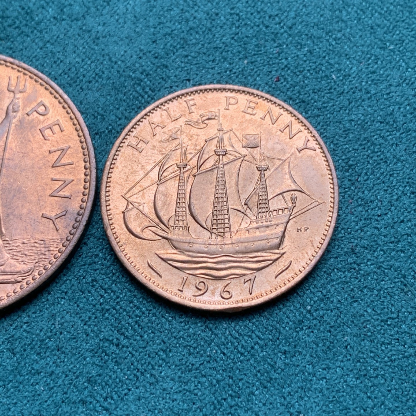 《竞宝斋》第172场-周日，周一2场 (全场包邮) 1967年英国伊丽莎白女王1便士半便士铜币两枚，UNC品相 光好