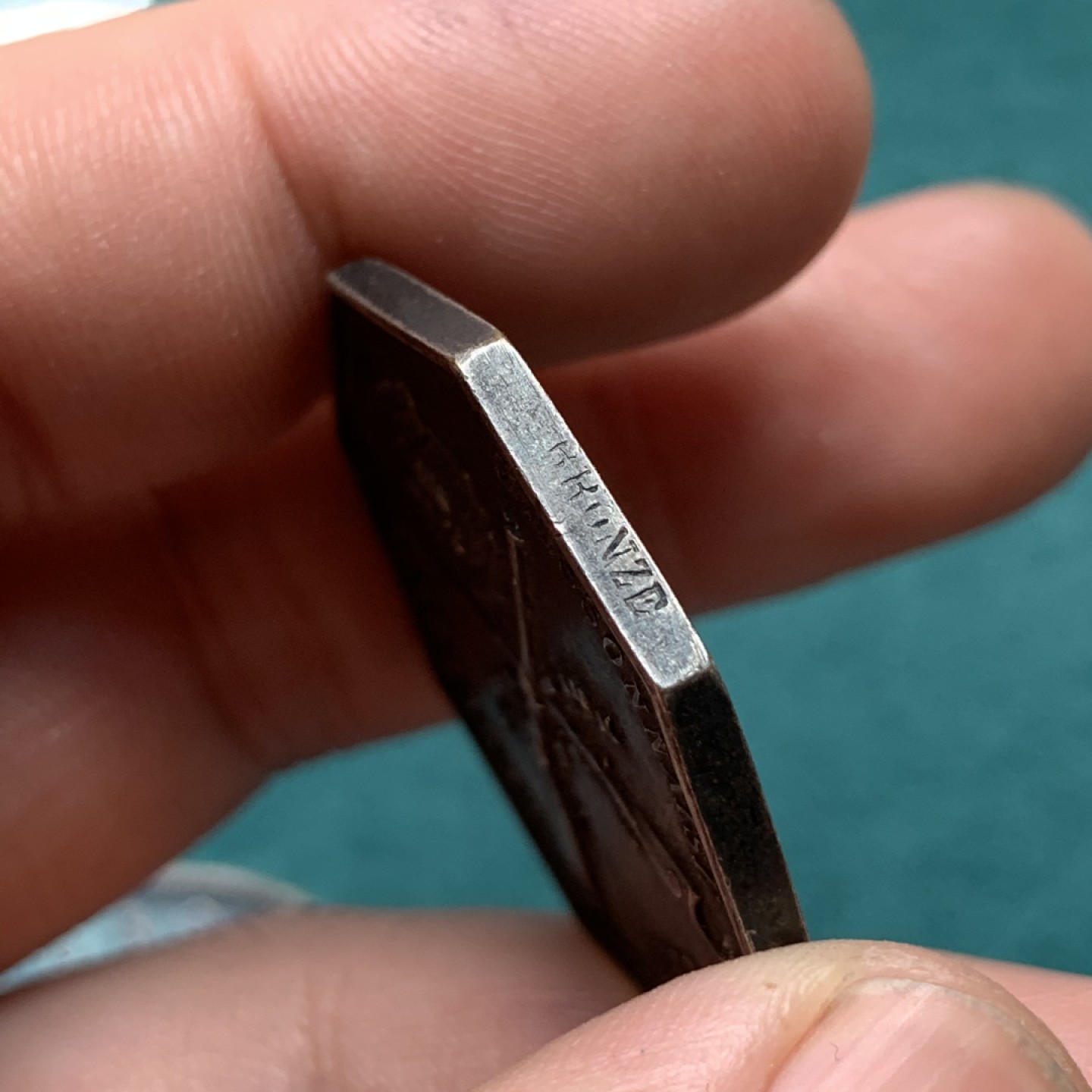 《竞宝斋》第172场-周日，周一2场 (全场包邮) 法国1866年射击节八角代用镀银铜代币，稀见 对边直径33.5mm，重量14.94g