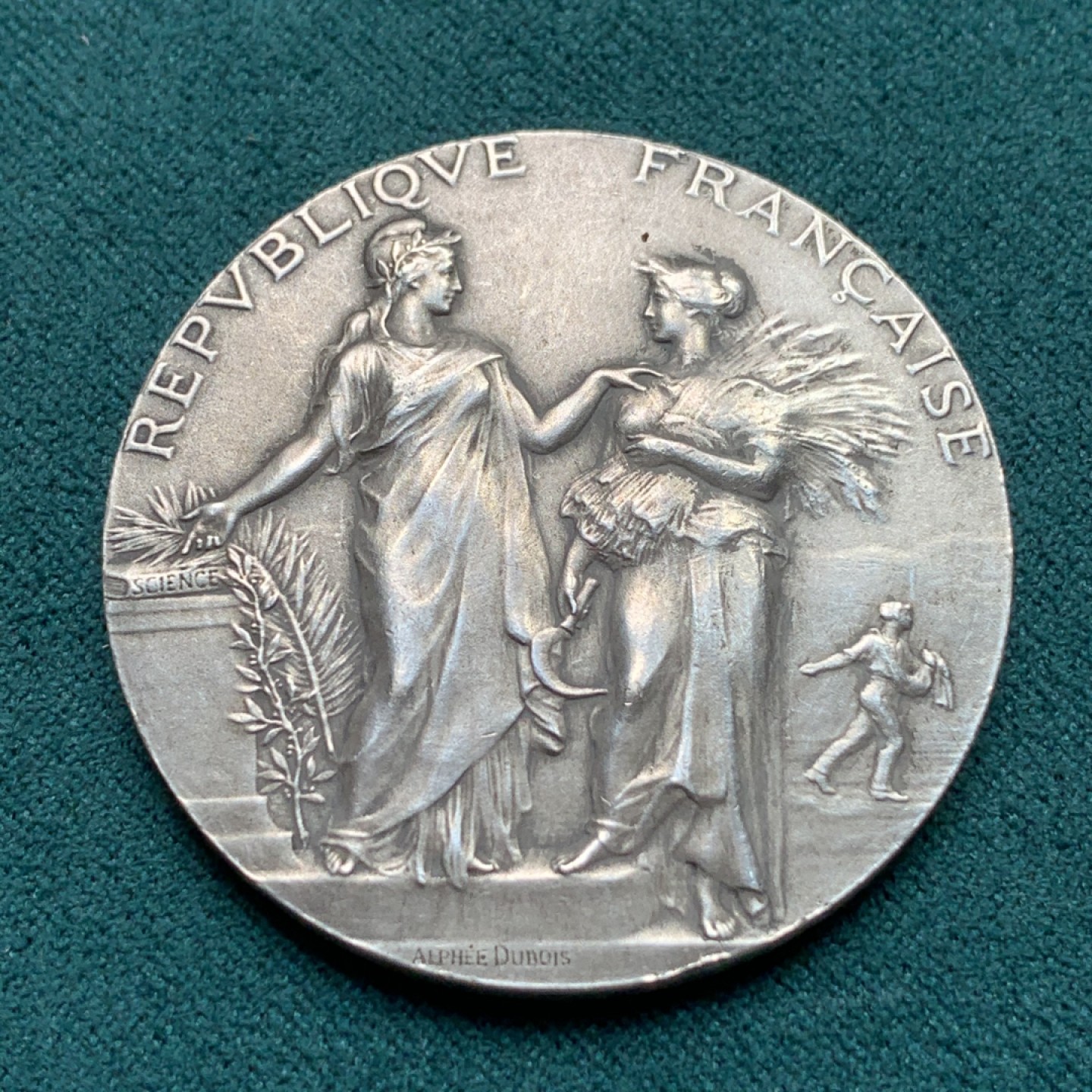 《竞宝斋》第172场-周日，周一2场 (全场包邮) 法国 1926 丰收女神 银章 41mm 37.7克