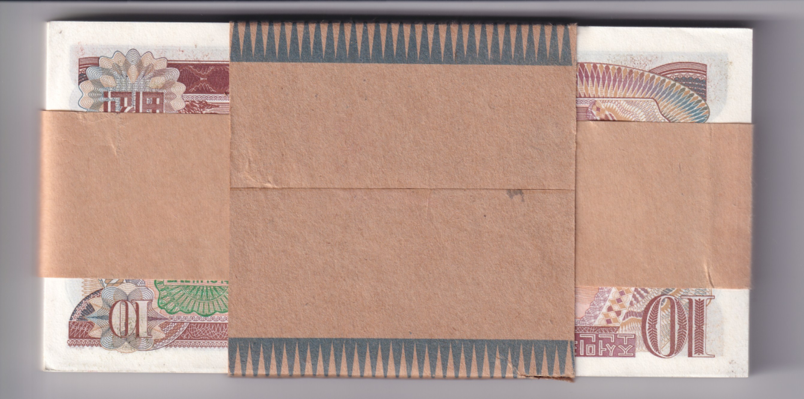 草稿银行第五期国内外钞票拍卖 朝鲜1978年10圆券 绿色戳 资本主义国家旅客外汇券 原刀100张连号 全新原票微黄 序列号175501-175600