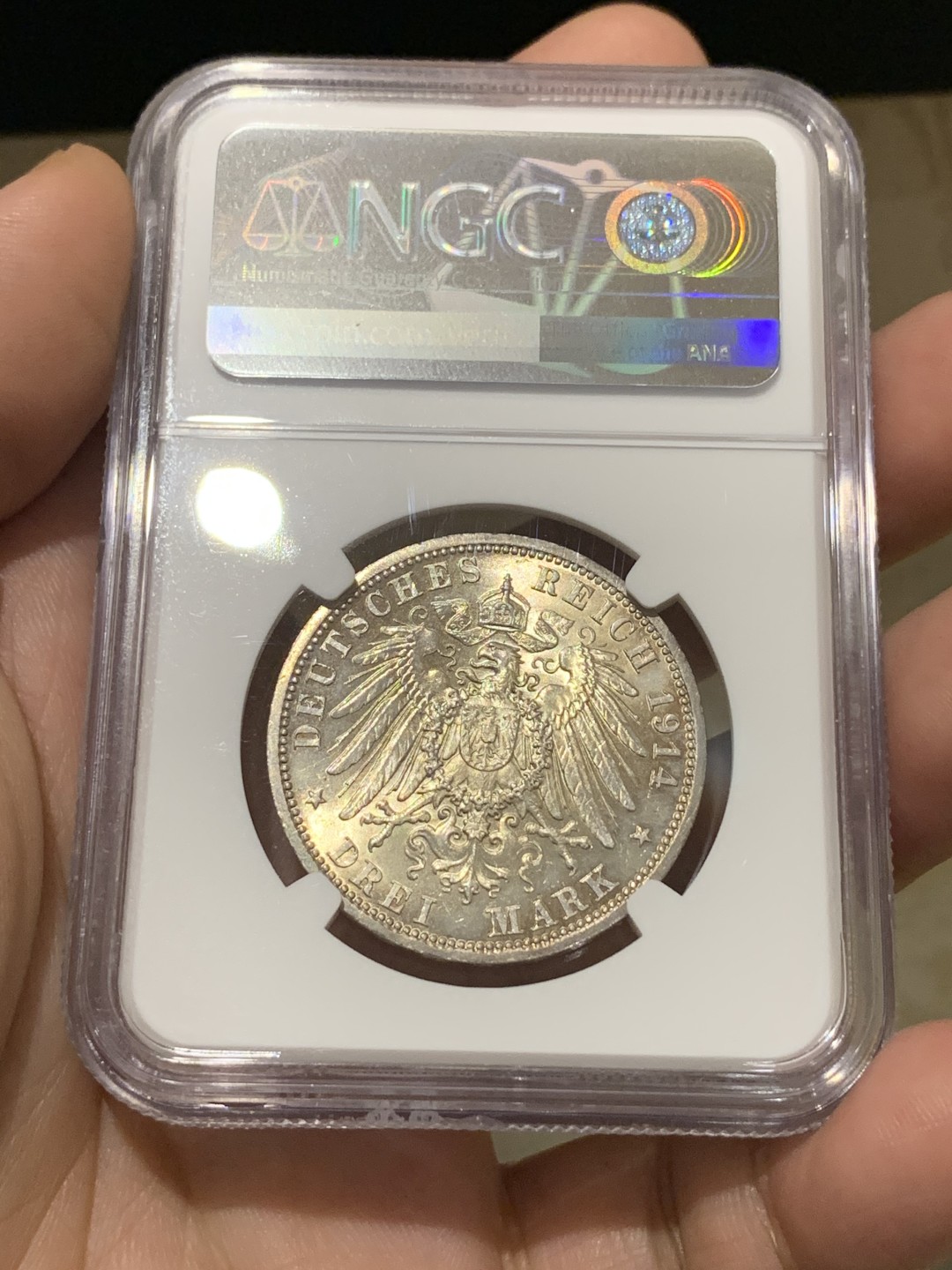 《竞宝斋》第172场-周日，周一2场 (全场包邮) NGC-MS63  德国 安哈特德绍 1914年 25周年 银婚纪念3马克银币 光好 淡彩包浆漂亮