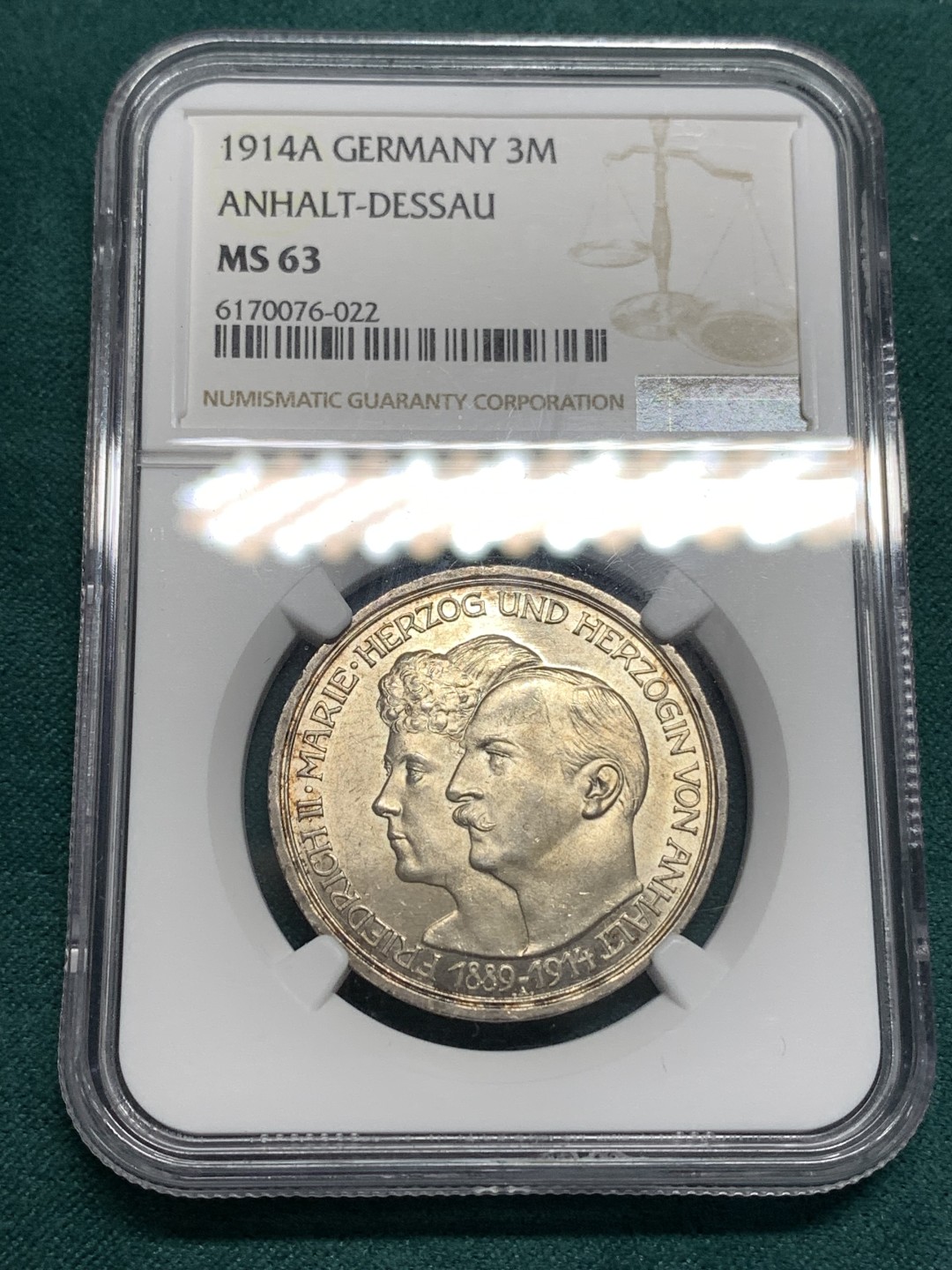 《竞宝斋》第172场-周日，周一2场 (全场包邮) NGC-MS63  德国 安哈特德绍 1914年 25周年 银婚纪念3马克银币 光好 淡彩包浆漂亮