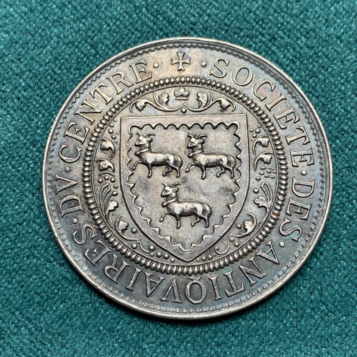 《竞宝斋》第172场-周日，周一2场 (全场包邮) 法国1867年 巴黎考古协会 圆形JETON 银制代用币 黑包浆 细节好