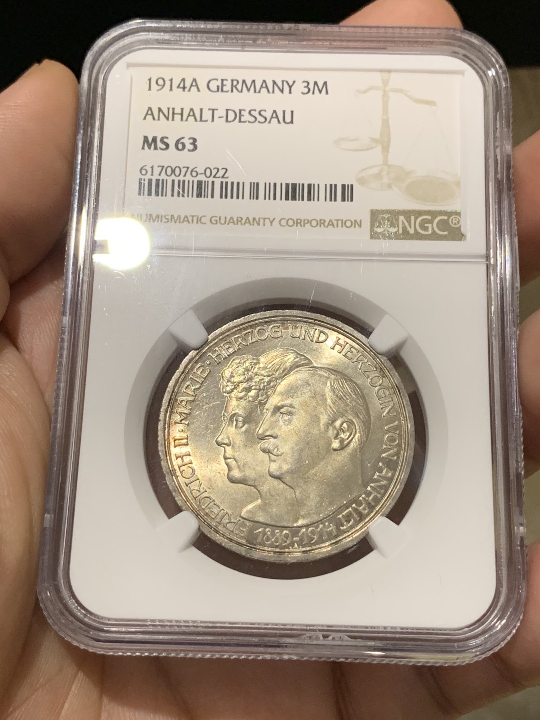 《竞宝斋》第172场-周日，周一2场 (全场包邮) NGC-MS63  德国 安哈特德绍 1914年 25周年 银婚纪念3马克银币 光好 淡彩包浆漂亮