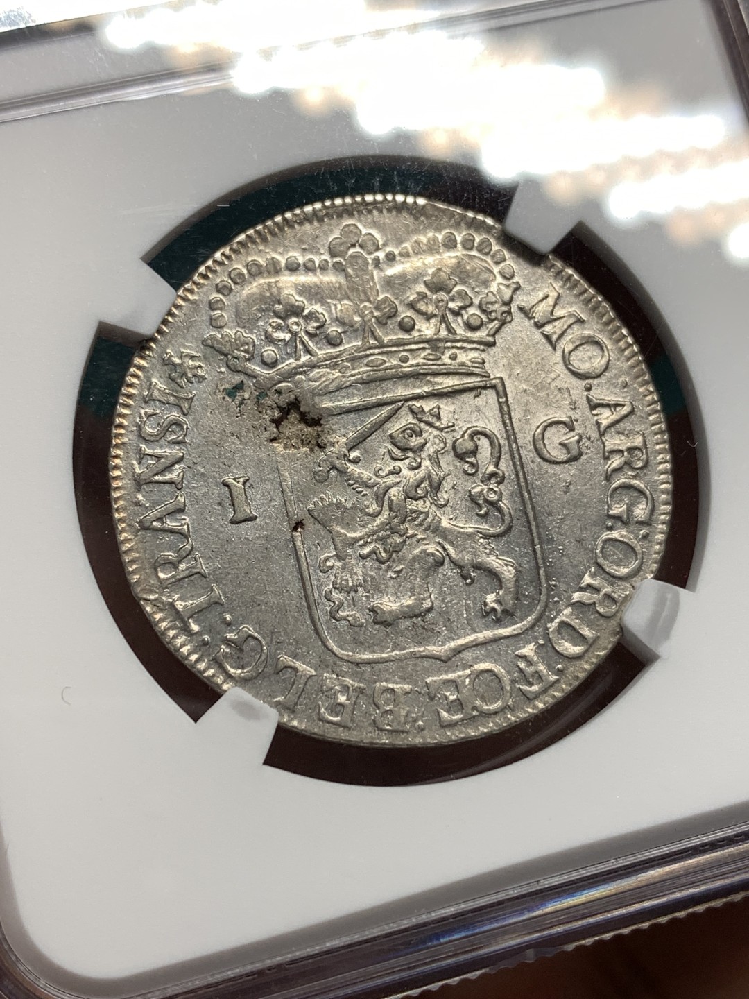 《竞宝斋》第172场-周日，周一2场 (全场包邮) NGC AU55  荷兰上艾瑟尔省 1763 1盾银币 女站神较少的一个省 N仅1枚更高分，币身有铸缺，细节低评