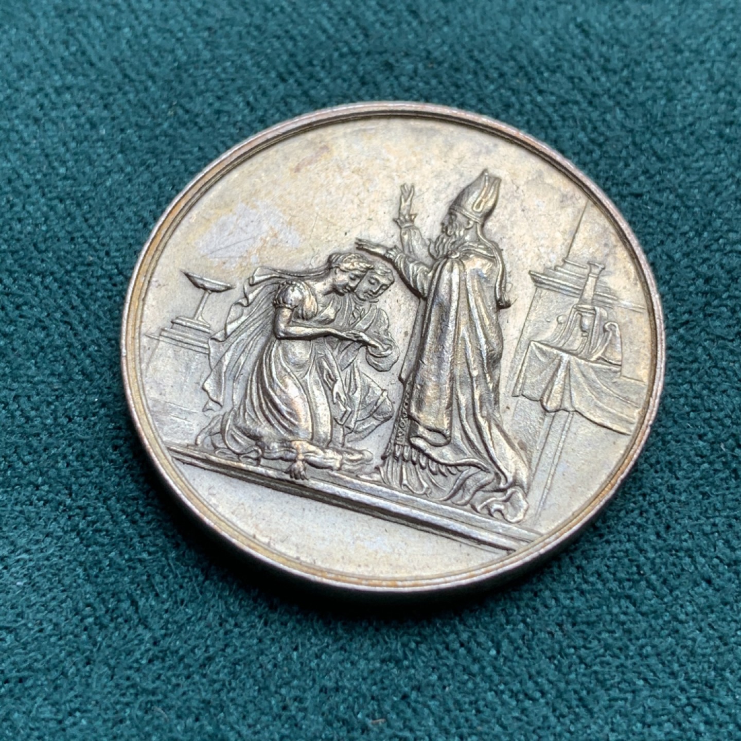 《竞宝斋》第172场-周日，周一2场 (全场包邮) 法国结婚纪念银章 直径：28mm 重量：10.2g  边铭：蜜蜂加银标