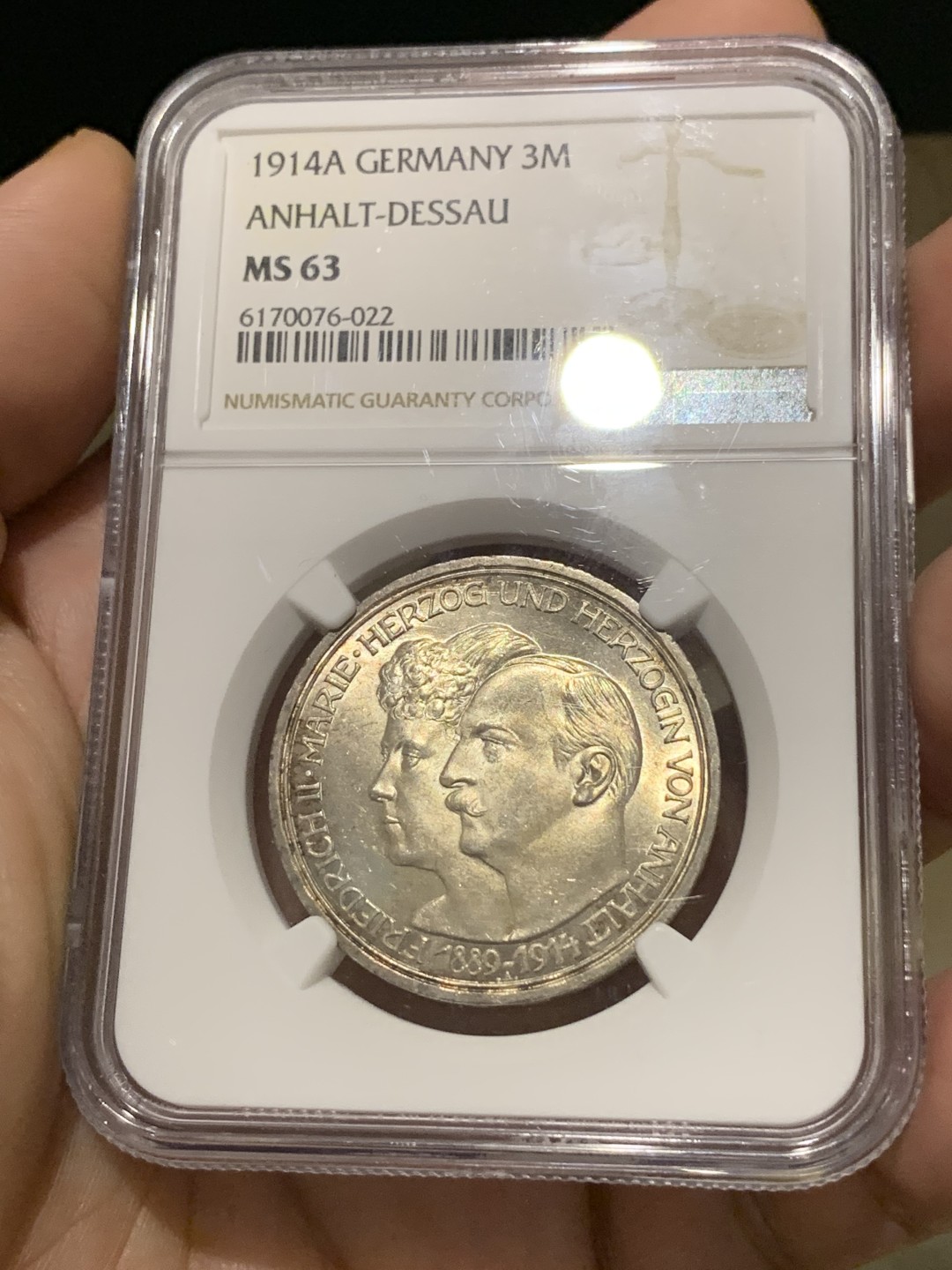 《竞宝斋》第172场-周日，周一2场 (全场包邮) NGC-MS63  德国 安哈特德绍 1914年 25周年 银婚纪念3马克银币 光好 淡彩包浆漂亮