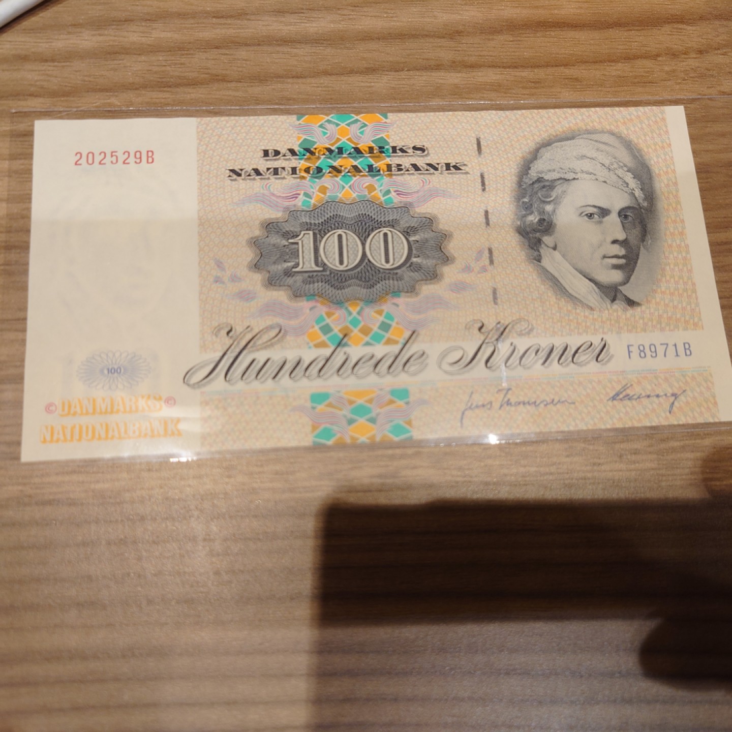 【世界钱币】精选微拍第63期暨2023年第十期 裸钞专场（有最新展会卖剩品种） 1997年丹麦100克朗 全新绝品无47