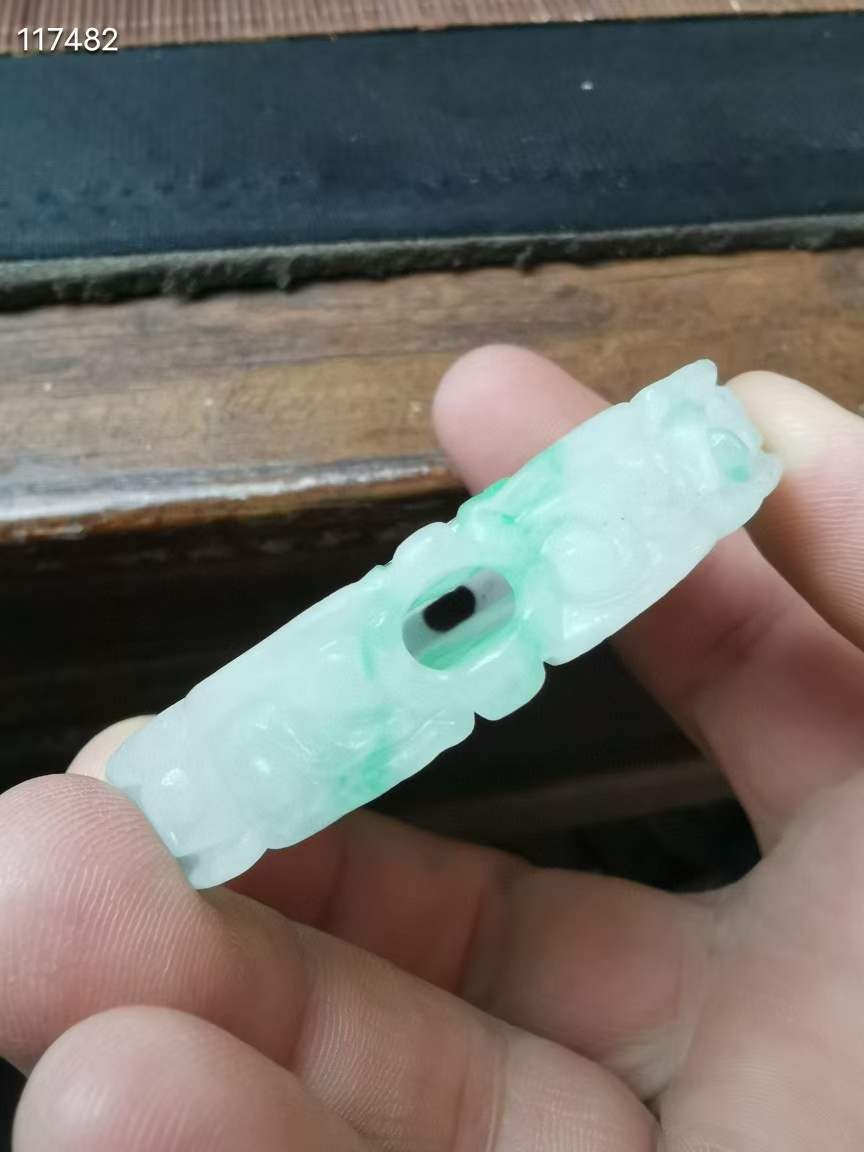 糯种飘花翡翠香囊挂件