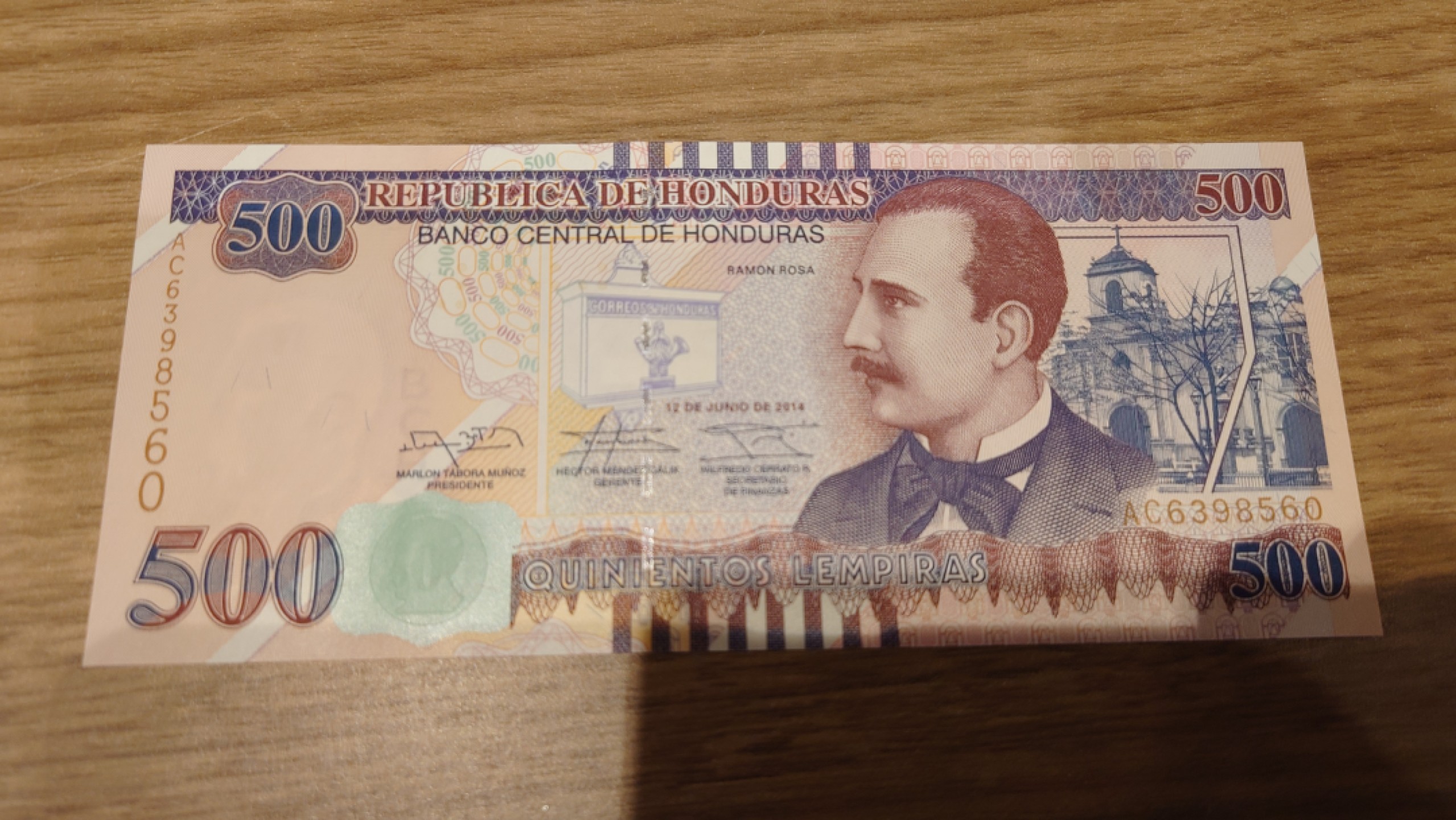 【世界钱币】精选微拍第63期暨2023年第十期 裸钞专场（有最新展会卖剩品种） 2014年洪都拉斯500元 全新绝品无47尾号560