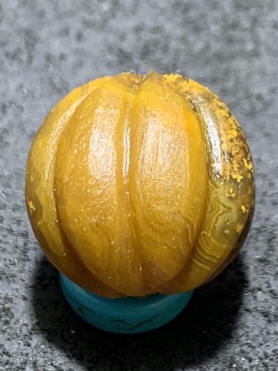 精美亚光草花纹战国红玛瑙手工雕刻瓜珠一颗！ 精美亚光草花纹战国红玛瑙手工雕刻瓜珠一颗！