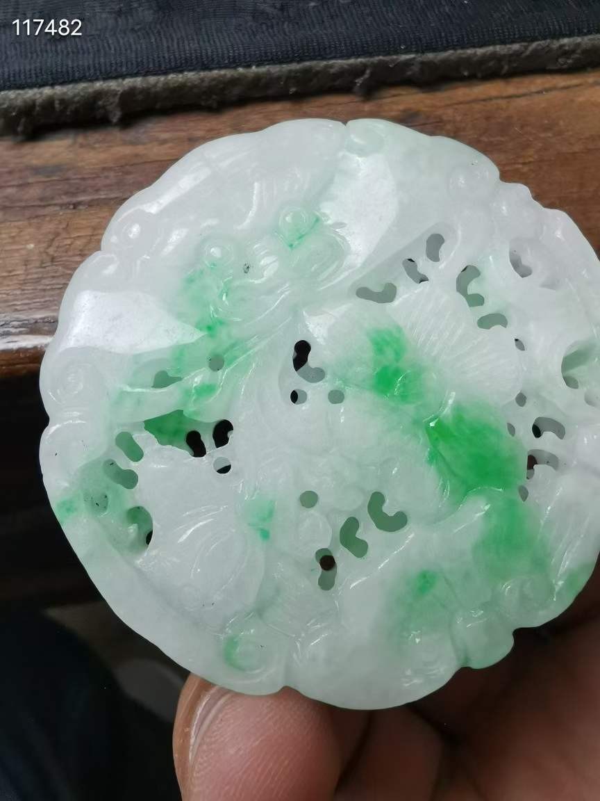 糯种飘花翡翠香囊挂件