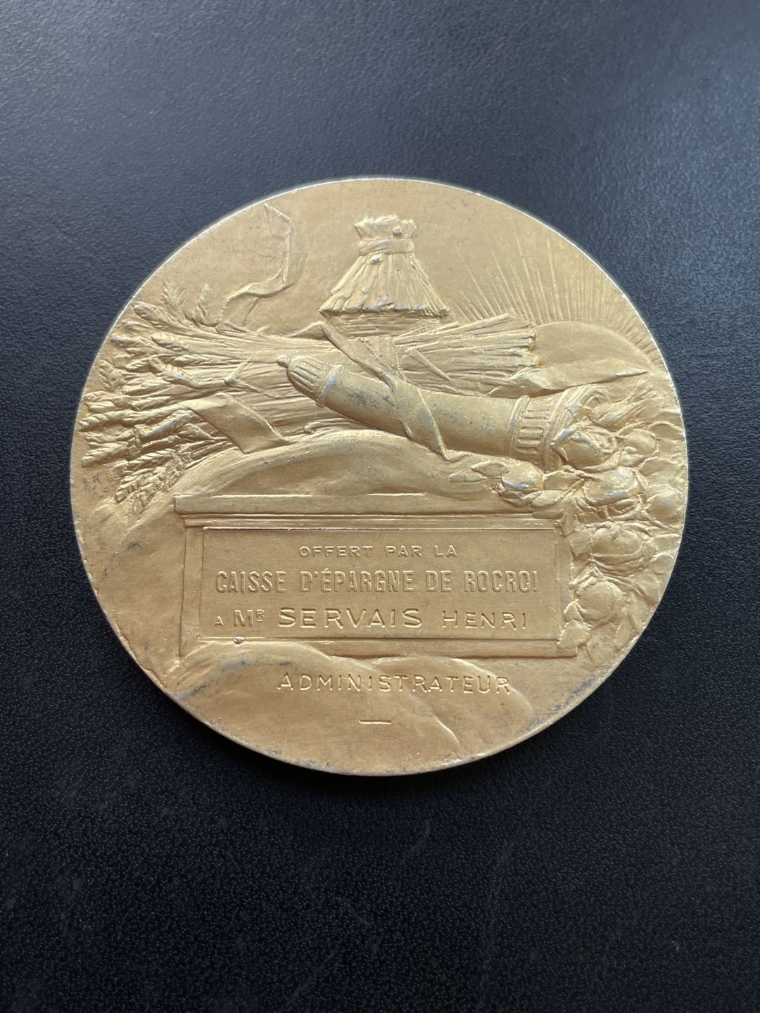 欧洲章牌-拍卖第24场 CH.Pillet～法国罗克鲁瓦储蓄银行镀金大银章 直径：63 mm ，119.6 g