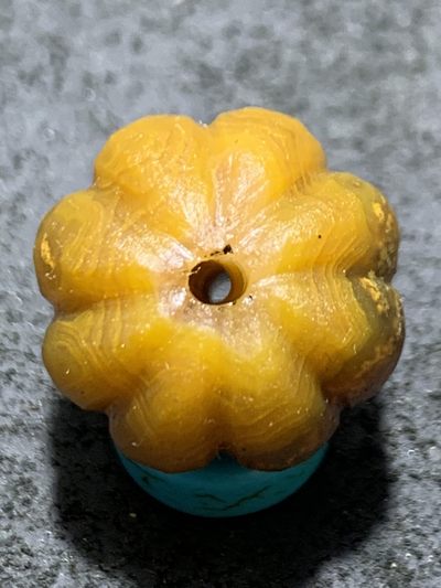 精美亚光草花纹战国红玛瑙手工雕刻瓜珠一颗！ 精美亚光草花纹战国红玛瑙手工雕刻瓜珠一颗！