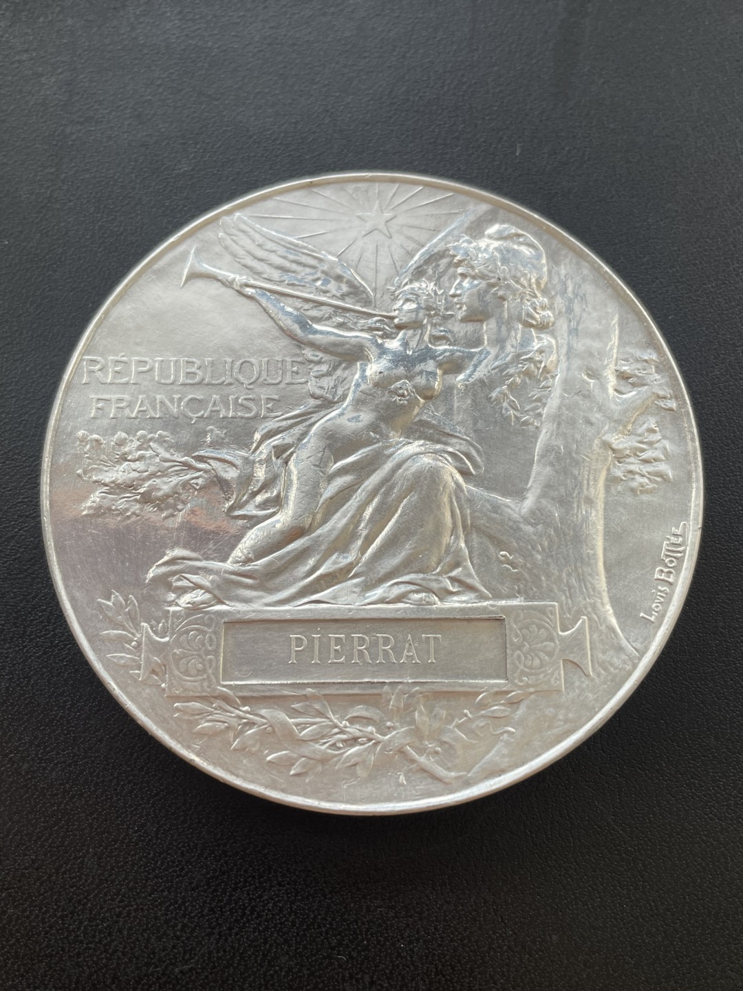 欧洲章牌-拍卖第24场 L.Bottée～1889年法国巴黎世博会镀银大铜章 直径：63mm