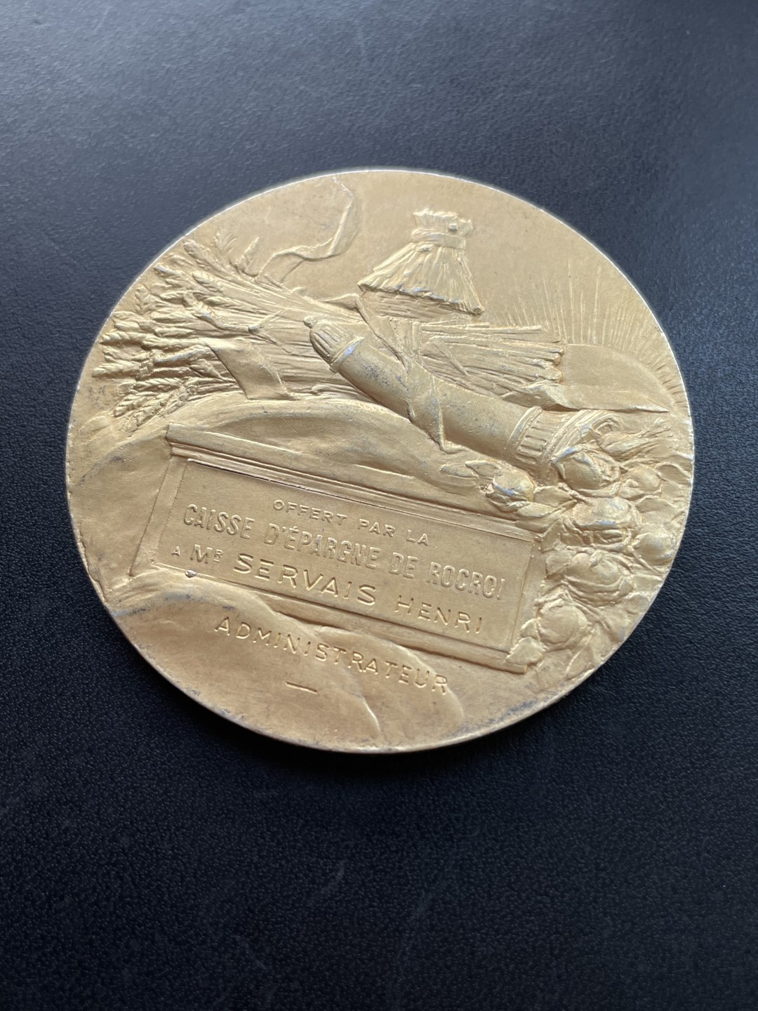 欧洲章牌-拍卖第24场 CH.Pillet～法国罗克鲁瓦储蓄银行镀金大银章 直径：63 mm ，119.6 g